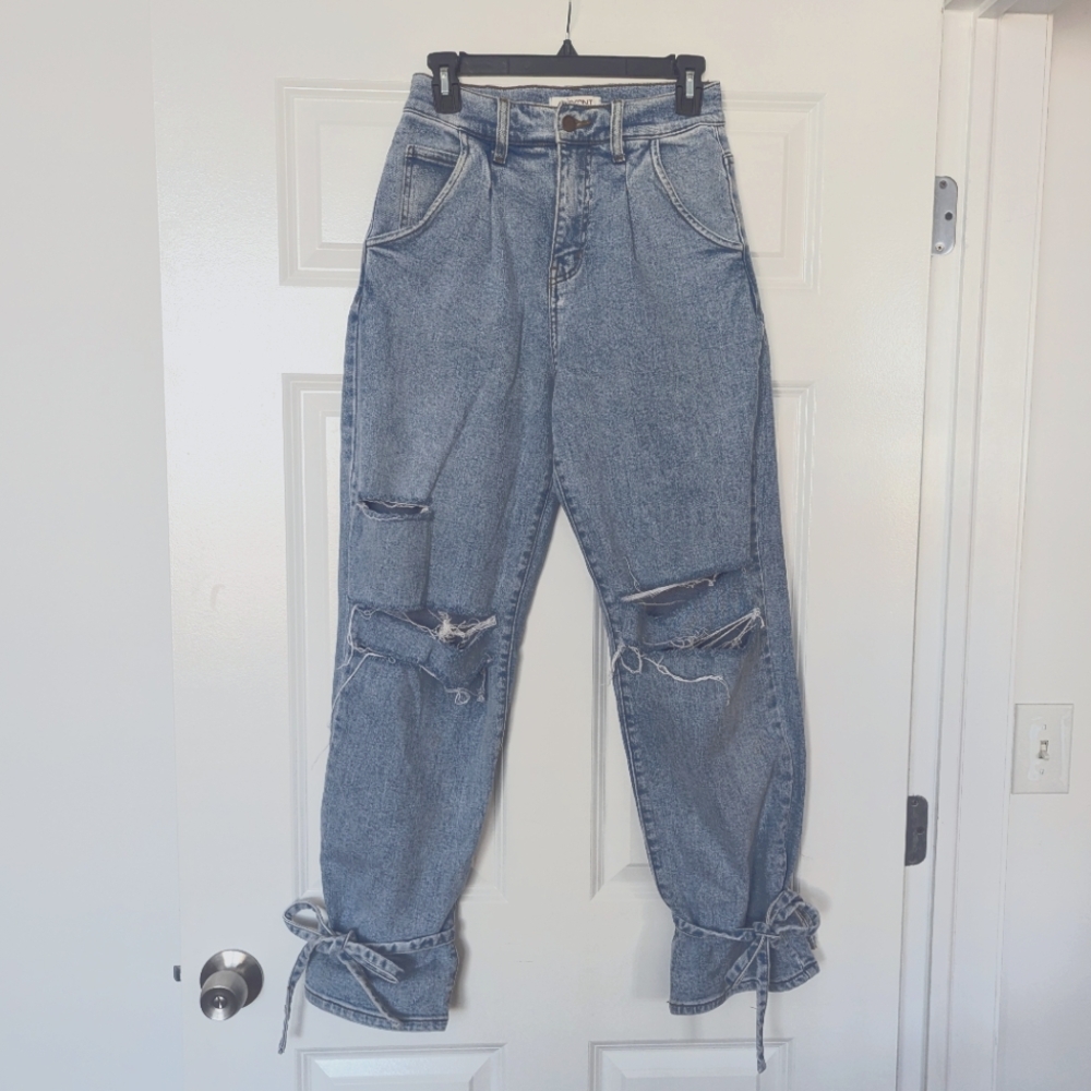 Women's Loose High Rise Jeans with Distressing